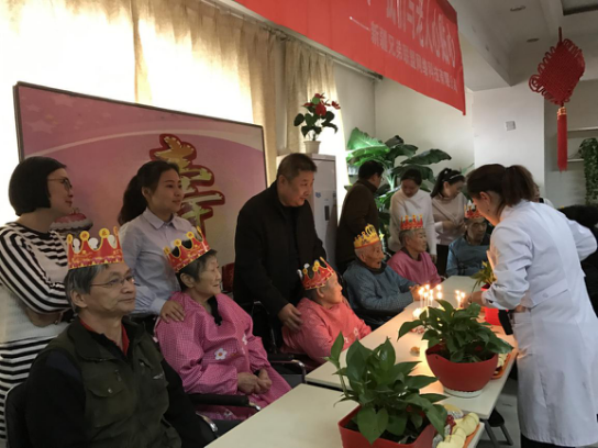 “夕阳更红，晚霞更美”我们与老人心贴心